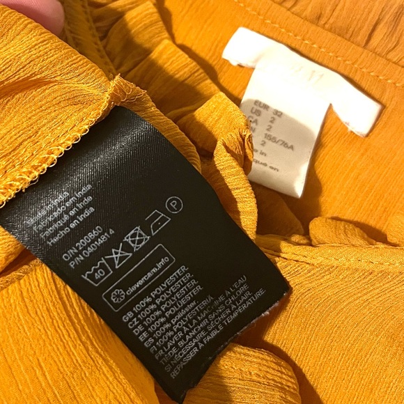 H&M gorgeous ruffled half button chiffon/crepe blouse in marigold/mustard. Sz XS - Picture 6 of 16